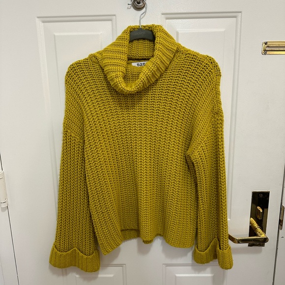 525 Turtleneck Sweater - XS - Mustard Yellow - Picture 5 of 8